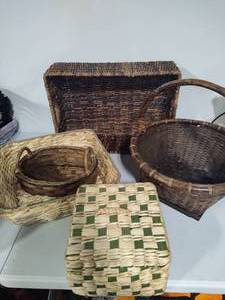 lot 135 image: Lot of Baskets - Great for Holiday Baskets