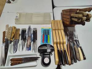 lot 138 image: Lot of Assorted Knives & Meat Forks