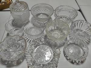 lot 137 image: Lot of Crystal BowlsCandy Dish wLid
