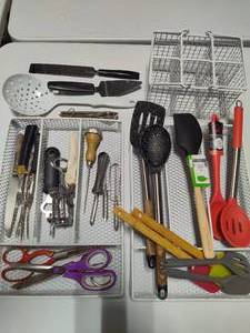 lot 140 image: Lot of Kitchen ToolsOrganization