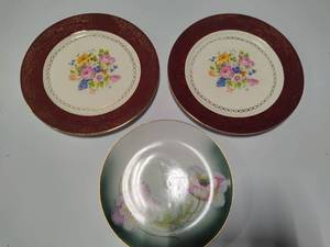 lot 144 image: Southern Potteries Inc 22K Plates & Peony Plate