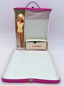 lot 15 image: Barbie World Doll Case with Barbie Doll & Accessories