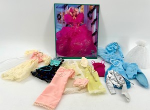 lot 30 image: Barbie Happy Holidays Fashion Doll Mini Poster & Dress Accessories Lot