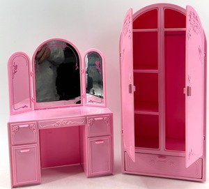 lot 35 image: Barbie Pink Vanity Set with Triple Mirror & Drawers