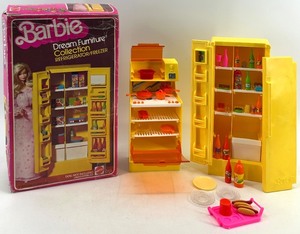 lot 109 image: Barbie Dream Furniture Collection Refrigerator & Freezer