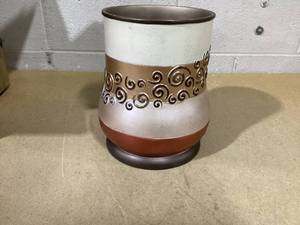 lot 366 image: Miramar Wastebasket