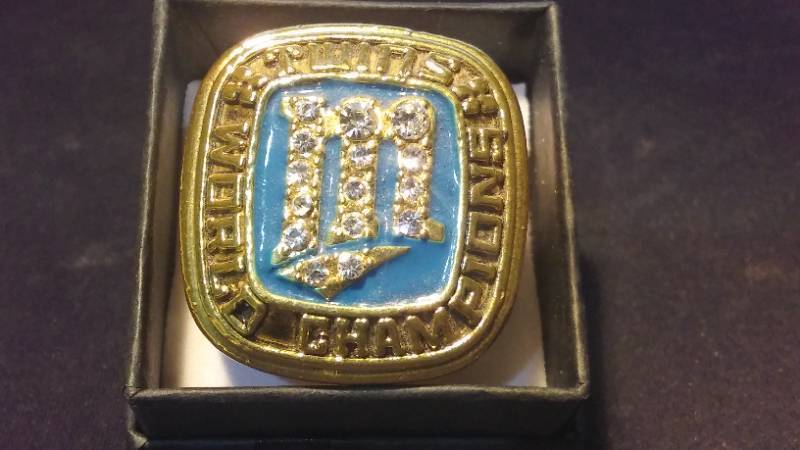 lot 292 image: Minnesota Twins World Champions Ring, 1987.