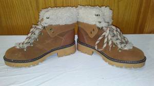 lot 229 image: Womens Winter Boot (size 8) Brown