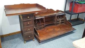 lot 204 image: Desktop, Huge Wooden Tray and More.