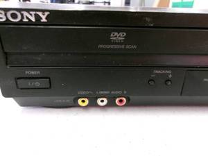 lot 81 image: Sony VHS & DVD Player Combo