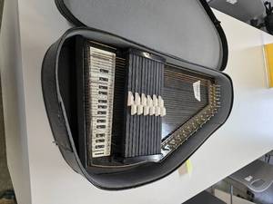lot 13 image: Oscar Schmidt Auto Harp OS15B