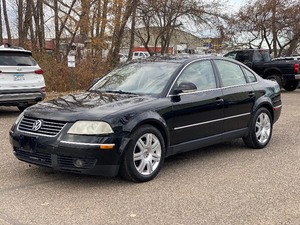 lot 11 image: 2005 VOLKSWAGEN PASSAT GLX (NO RESERVE)
