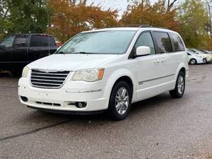 lot 7 image: 2010 CHRYSLER TOWN AND COUNTRY TOURING No Accidents (NO RESERVE)