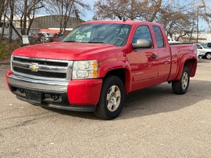 lot 18 image: 2008 CHEVROLET SILVERADO 1500 WORK TRUCK 4x4  Prior Certified Pre-Owned (NO RESERVE)