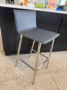 lot 16 image: Modern Black Bar Stool with Chrome Legs