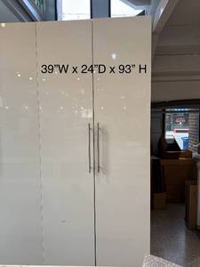 lot 17 image: Tall White Storage Cabinet with Shelves and Baskets, 93in H