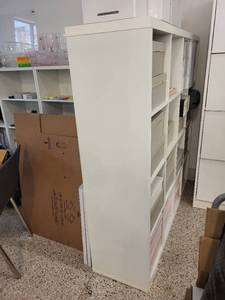 lot 28 image: White Cubby Style Storage Shelf Unit