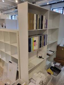 lot 31 image: White Double-Sided Display Shelving Unit