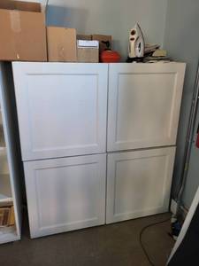lot 106 image: Set of 2 White Storage Cabinets with Paneled Doors