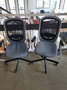 lot 110 image: Pair of Black Mesh Office Chairs with Armrests