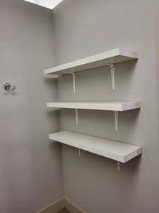 lot 136 image: Set of 3 White Wall-Mounted Shelves with Metal Brackets