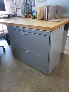 lot 147 image: 2-Piece Office Filing and Drawer Cabinet Set