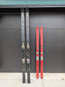 lot 10 image: 2 Sets of Vintage Cross Country Skis - Holiday and King Slide