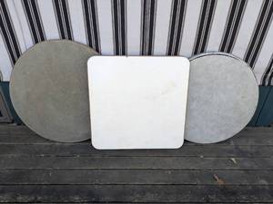 lot 39 image: Set of 3 Vintage Folding Card Tables - 2 Round, 1 Square