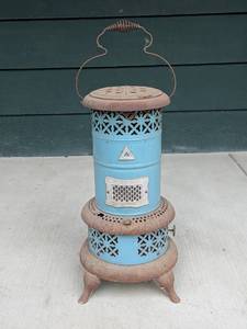 lot 60 image: Vintage Perfection Model 630 Kerosene Heater Blue