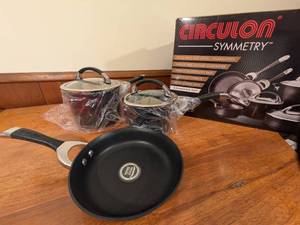 lot 81 image: Circulon Symmetry Hard-Anodized Nonstick 5-Piece Cookware Set