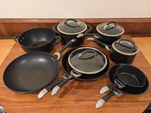 lot 82 image: Circulon Symmetry Hard-Anodized Nonstick Cookware Set, Used