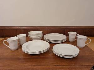 lot 83 image: Red Vanilla FE900 Tuscan Villa 19-Piece Stoneware Dinnerware Set