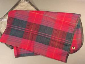 lot 94 image: Vintage Plaid Auto Travel Mat with Grommets and Carry Case