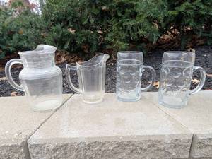 lot 138 image: Set of 2 Glass Pitchers and 2 Beer Stein Mugs