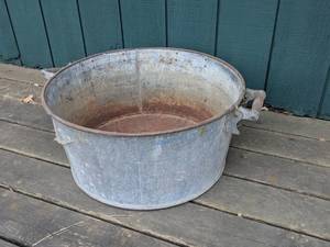 lot 182 image: Vintage Galvanized Metal Wash Tub with Wooden Handles