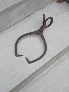 lot 187 image: Antique Iron Ice Block Tongs with Loop Handles