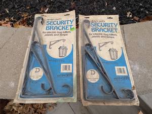 lot 209 image: Pair of Stinger Heavy Duty Security Brackets for Bug Killers, Plants, and Lamps