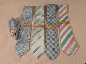 lot 213 image: Set of 4 Steve Harvey Collection Ties with Pocket Square