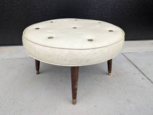 lot 222 image: Vintage White Round Ottoman with Tapered Wood Legs