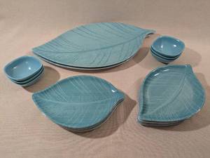 lot 223 image: Precidio Turquoise Melamine Leaf Collection, 20 Pieces