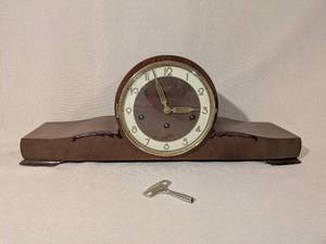 lot 226 image: Vintage Hermle Schwebe Anker German Triple Chime Mantle Clock with Key