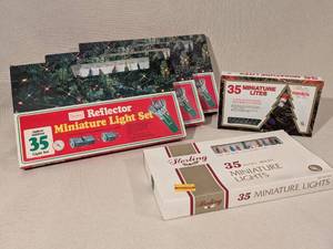 lot 235 image: Set of 4 Vintage 35-Count Miniature Christmas Light Sets