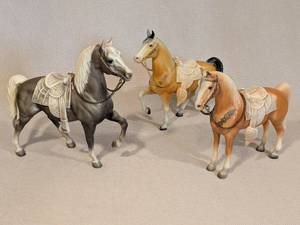 lot 249 image: Set of 3 Western Horse Figurines (2 Breyer) with Saddles and Reins