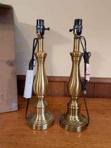 lot 278 image: Pair of Better Homes and Gardens Bronze Metal Lamps with Shades