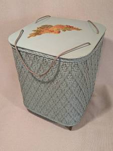 lot 279 image: Vintage Princess Wicker Laundry Hamper with Floral Lid and Peg Legs