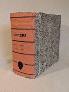 lot 289 image: Vintage Amfile Letter File Box with Alphabetical Dividers