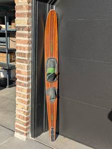 lot 308 image: Vintage Avanti Mach 3 Wooden Slalom Water Ski