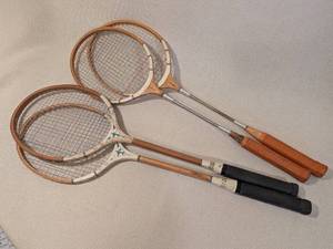 lot 318 image: Set of 4 Vintage Badminton Rackets Mixed Brands