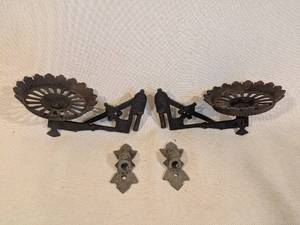 lot 325 image: Pair of Ornate Antique Cast Iron Shelf Brackets with Mounting Plates