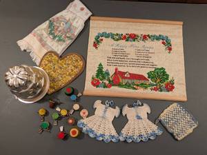 lot 113 image: Vintage Kitchenware Collection with Jello Mold, Crochet Decor, and Accessories